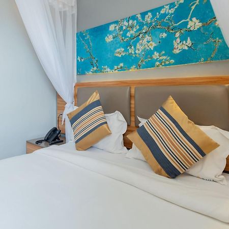 Raha Hotel & Suites Nairobi Bagian luar foto