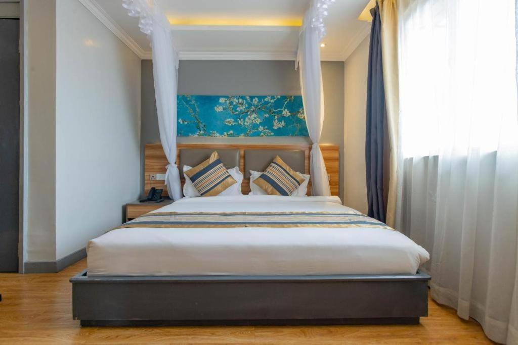 Raha Hotel & Suites Nairobi Bagian luar foto