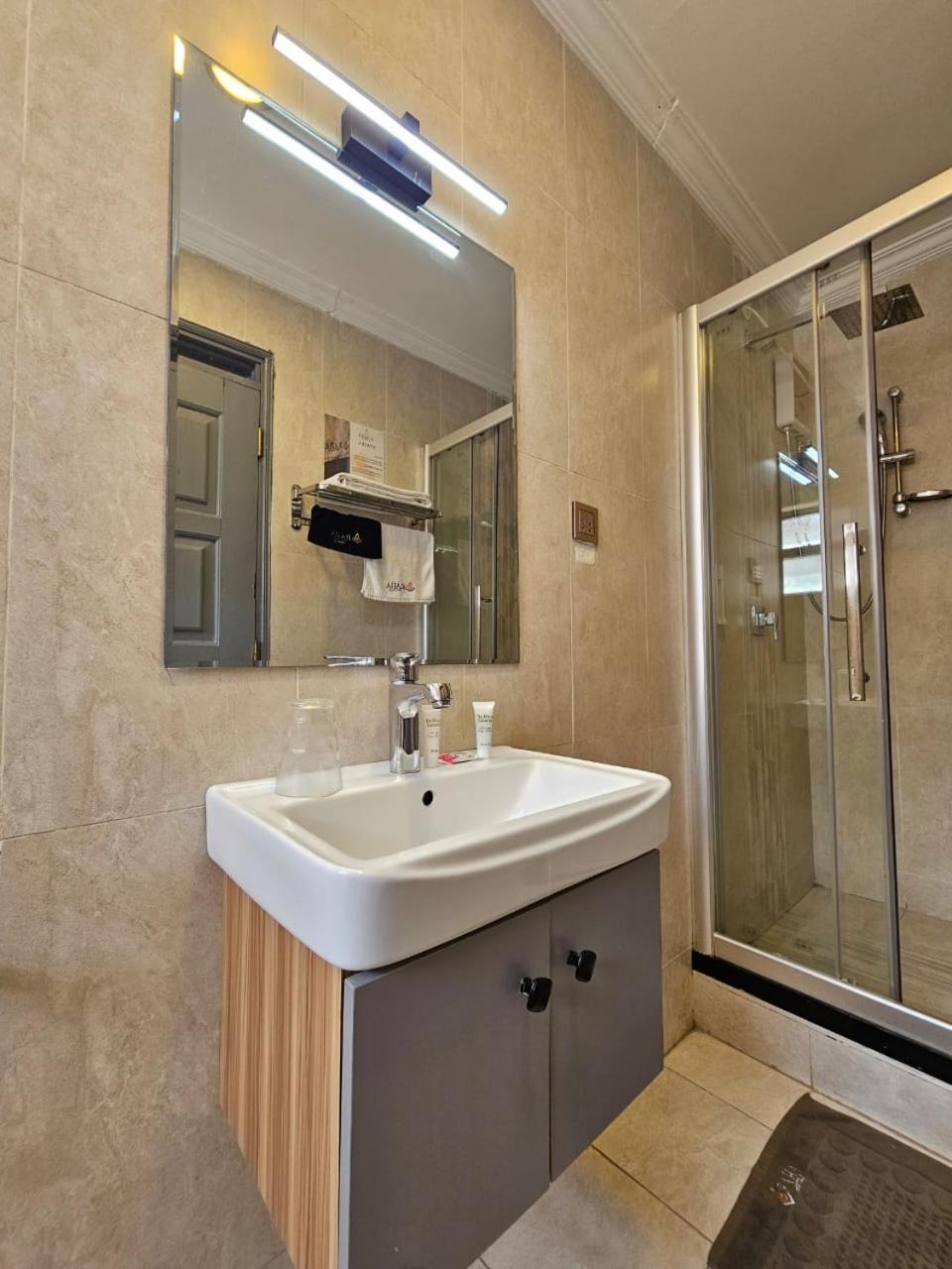 Raha Hotel & Suites Nairobi Bagian luar foto